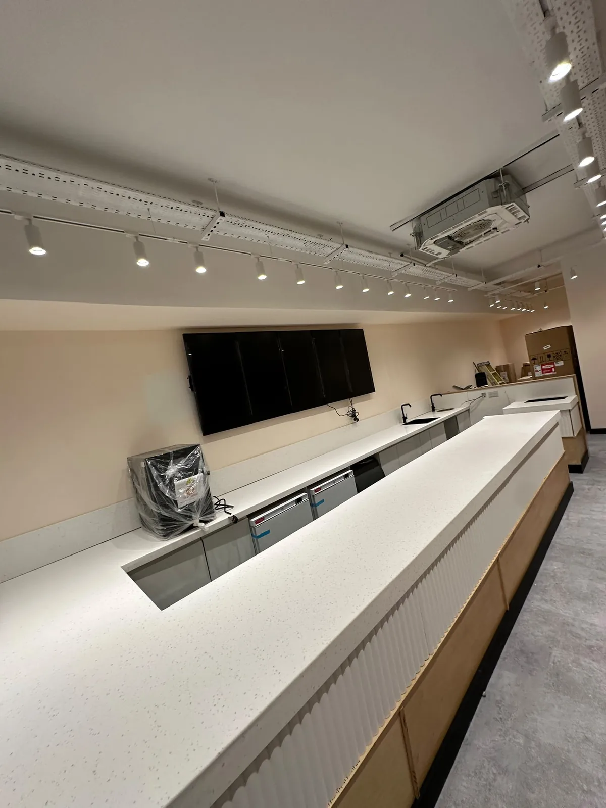Cleaned long commercial counter
